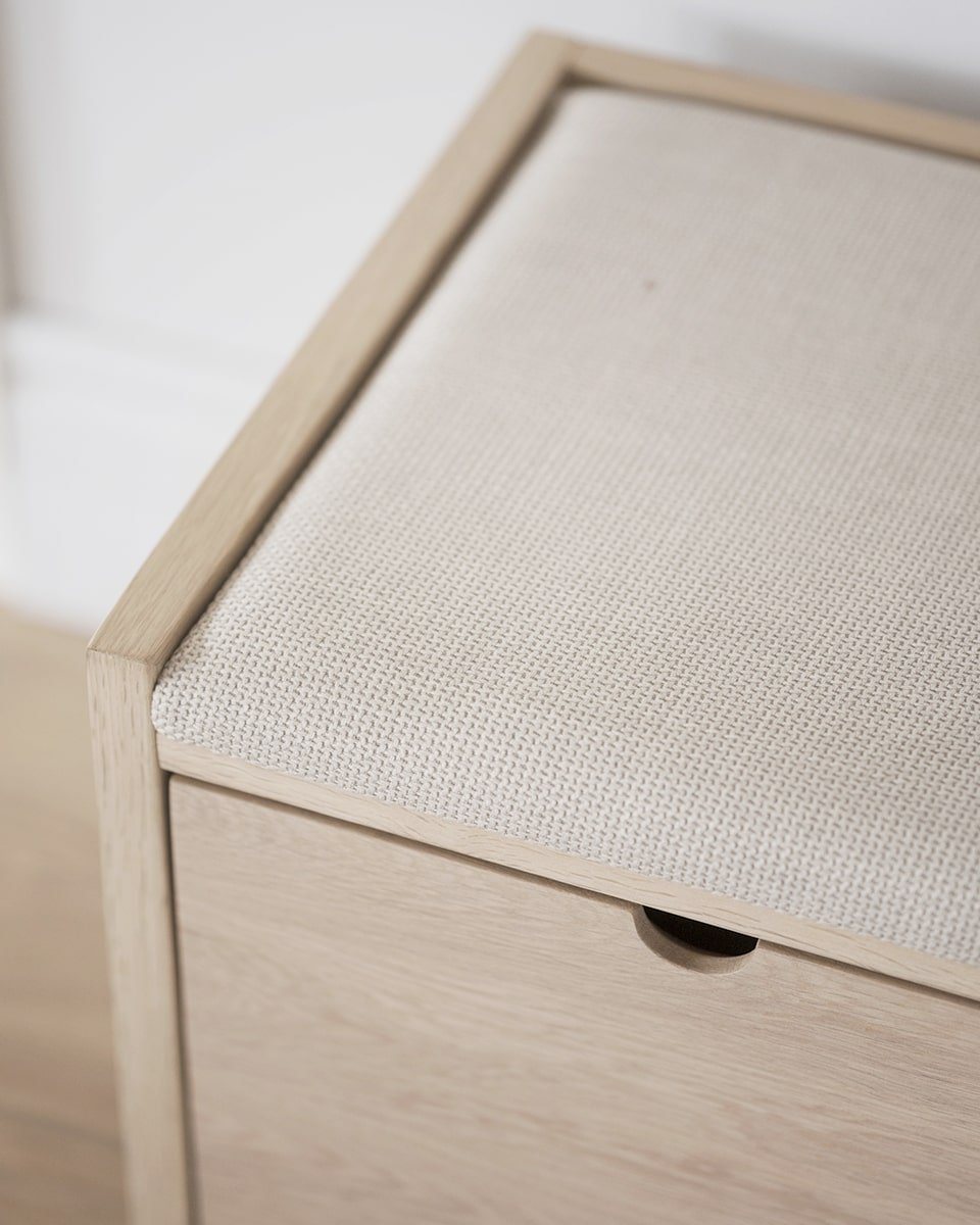 ספסל אחסון Hillmond - Idana Furniture