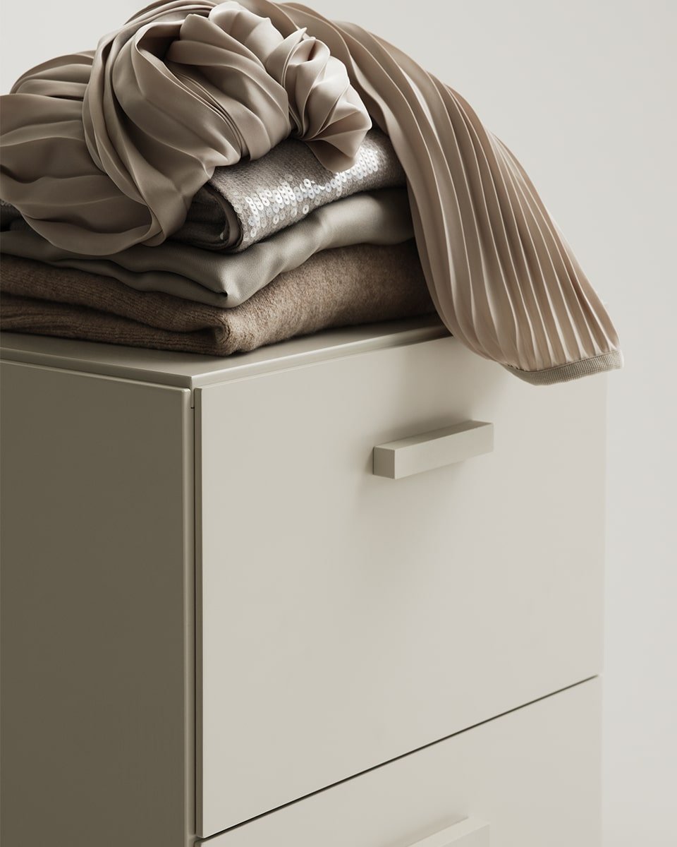 שידת מגירות Relief גבוהה - Idana Furniture