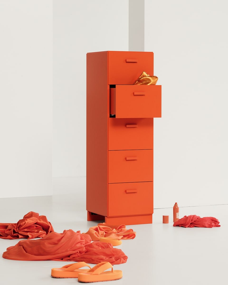 שידת מגירות Relief גבוהה - Idana Furniture