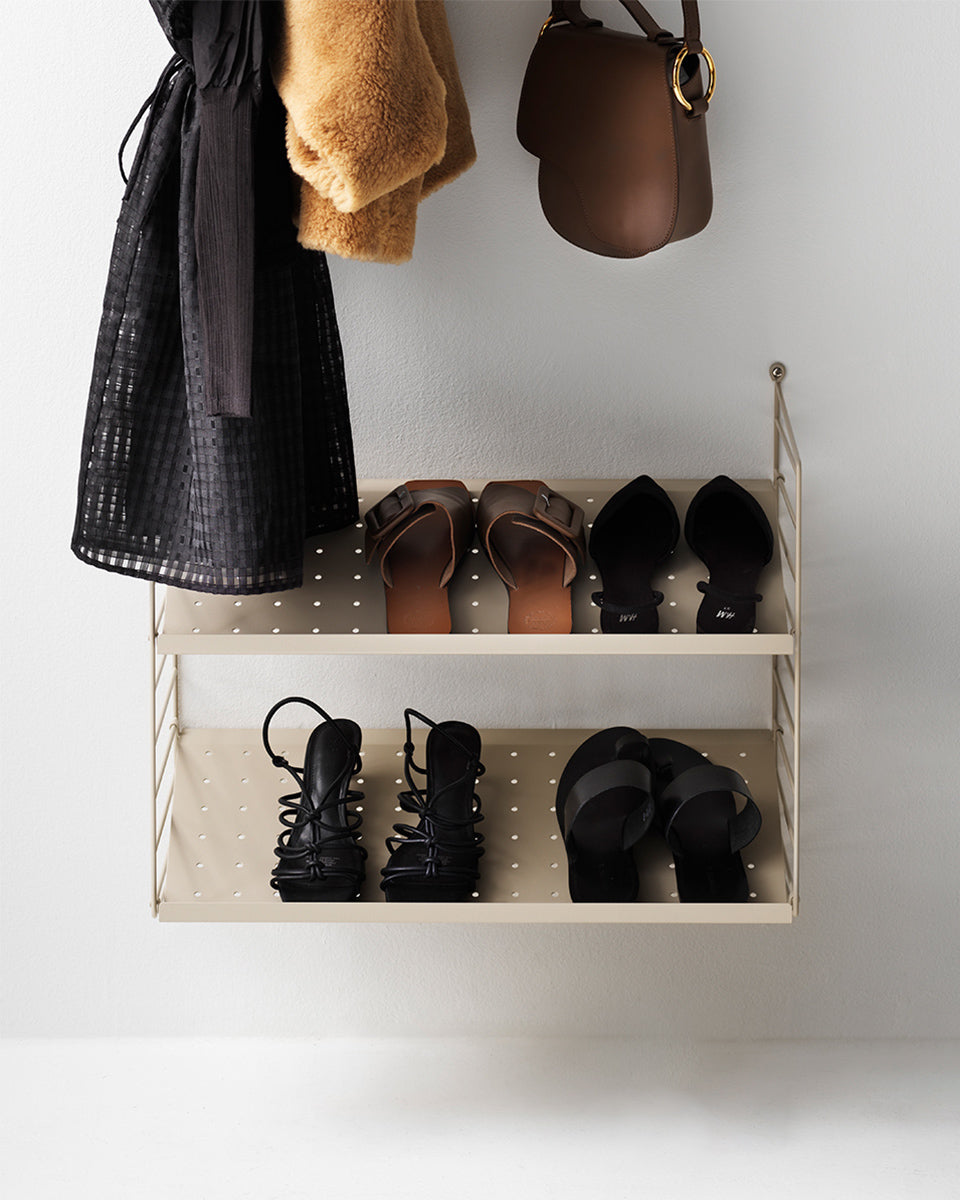 מדפים-ממתכת-לנעליים-בסגנון-סקנדינבי-נורדי-למבואת-כניסה-ארון-נעליים-מעוצב