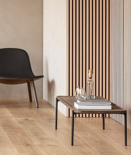 2-שולחן-סלון-קפה-מרובע-עם-פינות-מעוגלות-מעץ-מלא-בשילוב-מתכת-בסגנון-סקנדינבי-נורדי-גוון-אלון-מעוצב