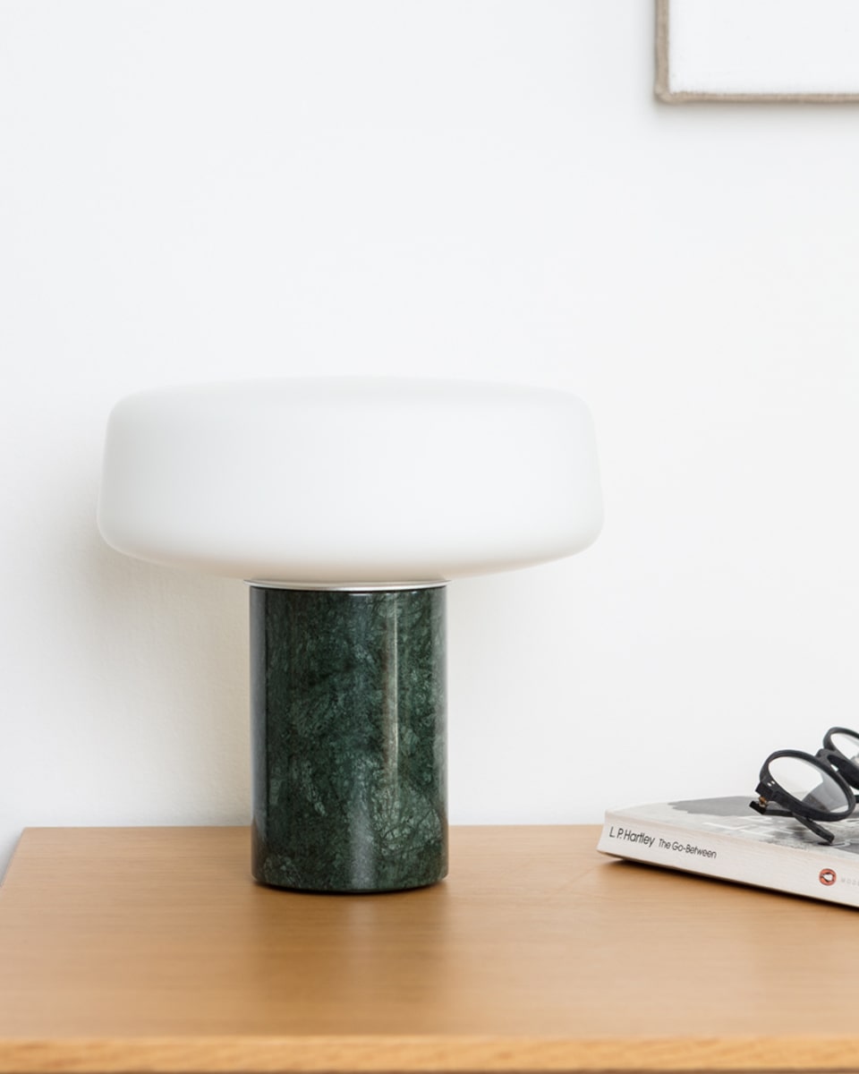מנורת שולחן מנורת אוירה נורדית סקנדינבית עם בסיס שיש