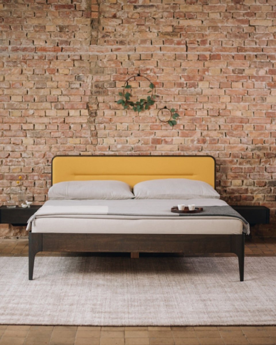 מיטות זוגיות מעץ מלא – למה זה משנה ואיך לבחור