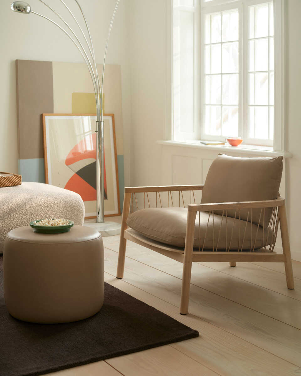 כורסת עץ אלון מולבן Enzo - Idana Furniture