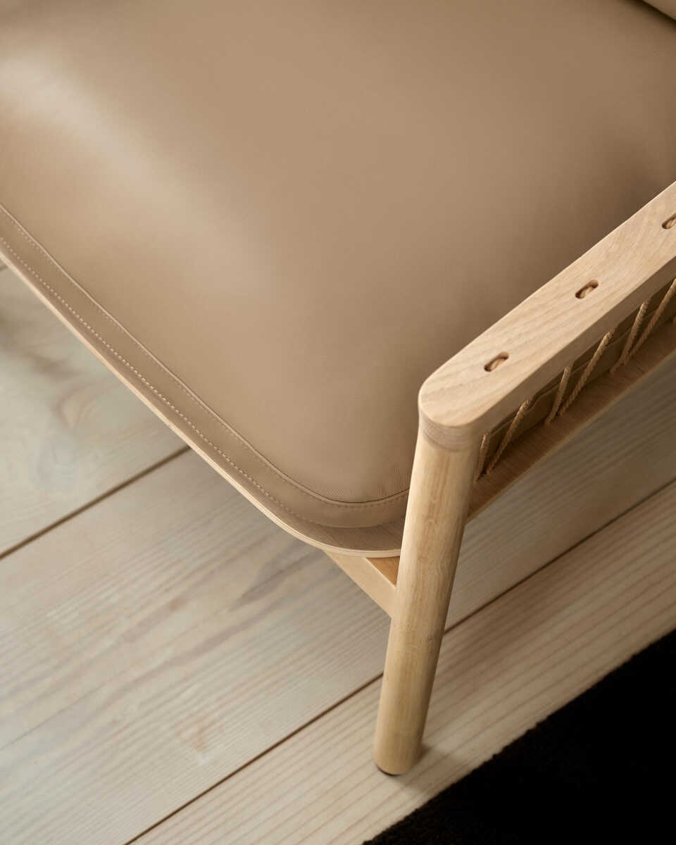 כורסת עץ אלון מולבן Enzo - Idana Furniture