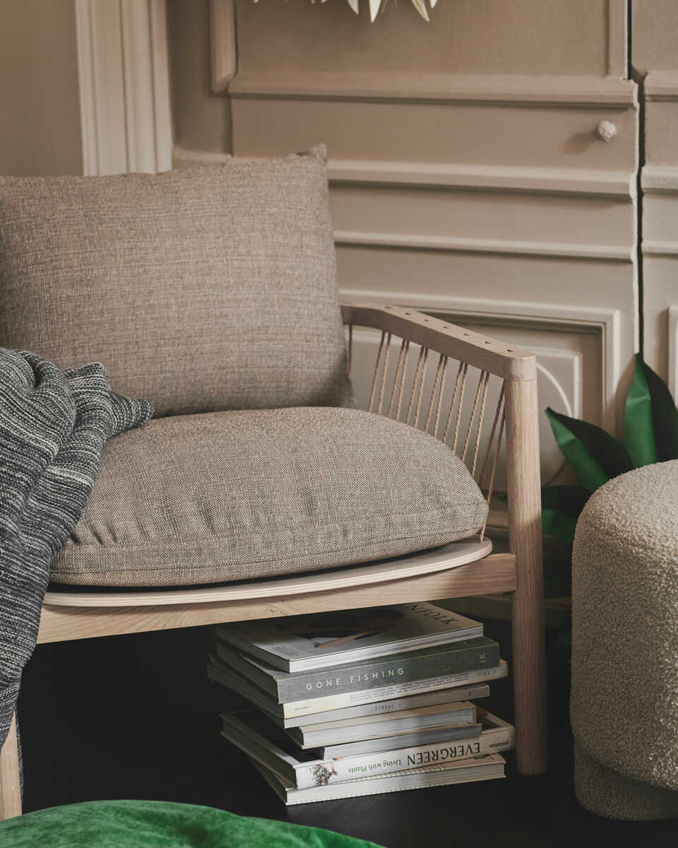 כורסת עץ אלון מולבן Enzo - Idana Furniture