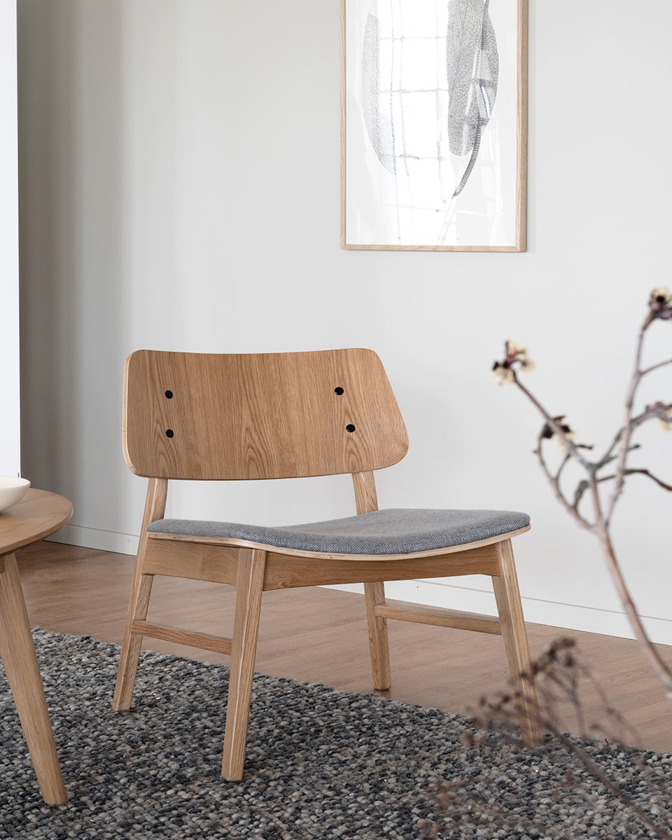 כסא-לאונג'-מינימליסטי-מעוצב-עץ-ומתכת-בסגנון-נורדי-סקנדינבי-כסא-לאונג'-מעץ