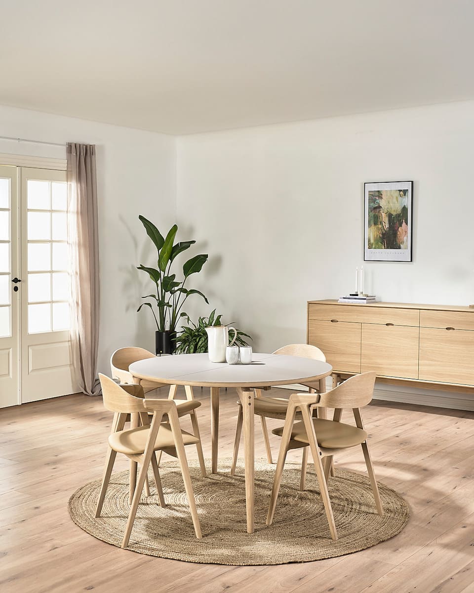 Aeris-Round-dining table-scandinavian-oak-idana home