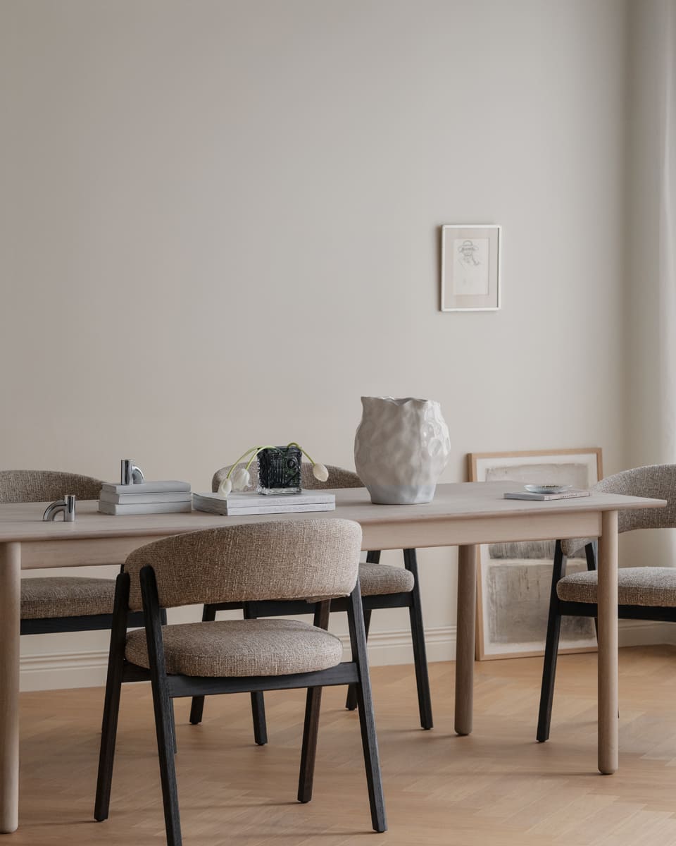 Derrymore-dining-table-scandinavian-oak-שולחן עץ מלא-שולחן אוכל-שולחן אוכל נפח-שולחן עם הרחבות-שולחן סקנדינבי - idana home