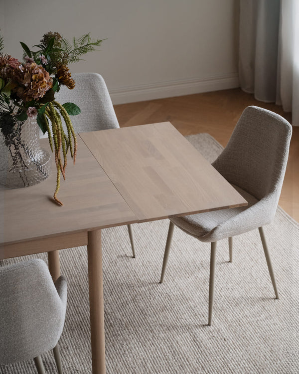 Derrymore-dining-table-scandinavian-oak-שולחן עץ מלא-שולחן אוכל-שולחן אוכל נפח-שולחן עם הרחבות-שולחן סקנדינבי - idana home