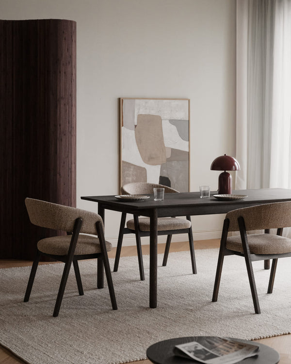 Derrymore-dining-table-scandinavian-oak-שולחן עץ מלא-שולחן אוכל-שולחן אוכל נפח-שולחן עם הרחבות-שולחן סקנדינבי - idana home
