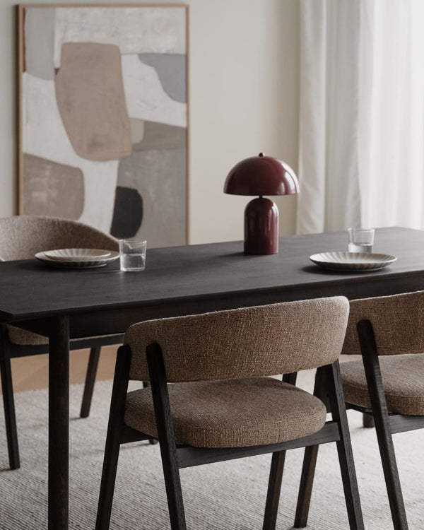 Derrymore-dining-table-scandinavian-oak-שולחן עץ מלא-שולחן אוכל-שולחן אוכל נפח-שולחן עם הרחבות-שולחן סקנדינבי - idana home