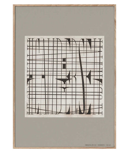 HC ANDERSEN – HIDDEN WORDS הוא פוסטר אמנותי בגודל 50×70 ס״מ, בהשראת יצירות גזירות הנייר האיקוניות של הנס כריסטיאן אנדרסן. העיצוב משלב קומפוזיציה גרפית מודרנית עם שכבות של משמעות נסתרת, ומזמין התבוננות עמוקה ופרשנות אישית.

הפוסטר מודפס על נייר מט איכותי 220 גרם, בעיצוב על־זמני המתאים לחללי מגורים, עבודה ותרבות.
המסגרת אינה כלולה.