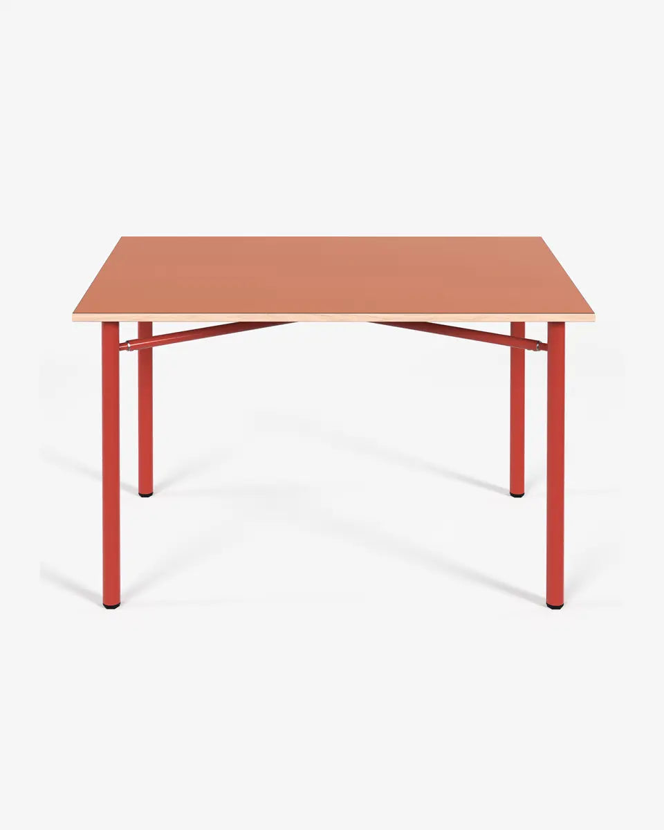 שולחן כתיבה ואוכל קומפקטי Prinds מבית Case Furniture משטח אפור וקצוות עץ