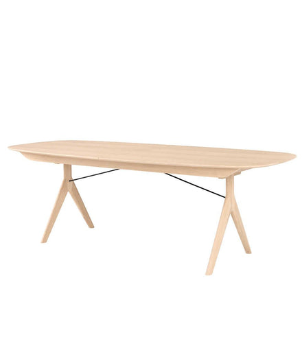 שולחן אוכל סקנדינבי דגם Corna Super Ellipse מעץ אלון של מותג PBJ Designhouse בסטודיו IDANA HOME.