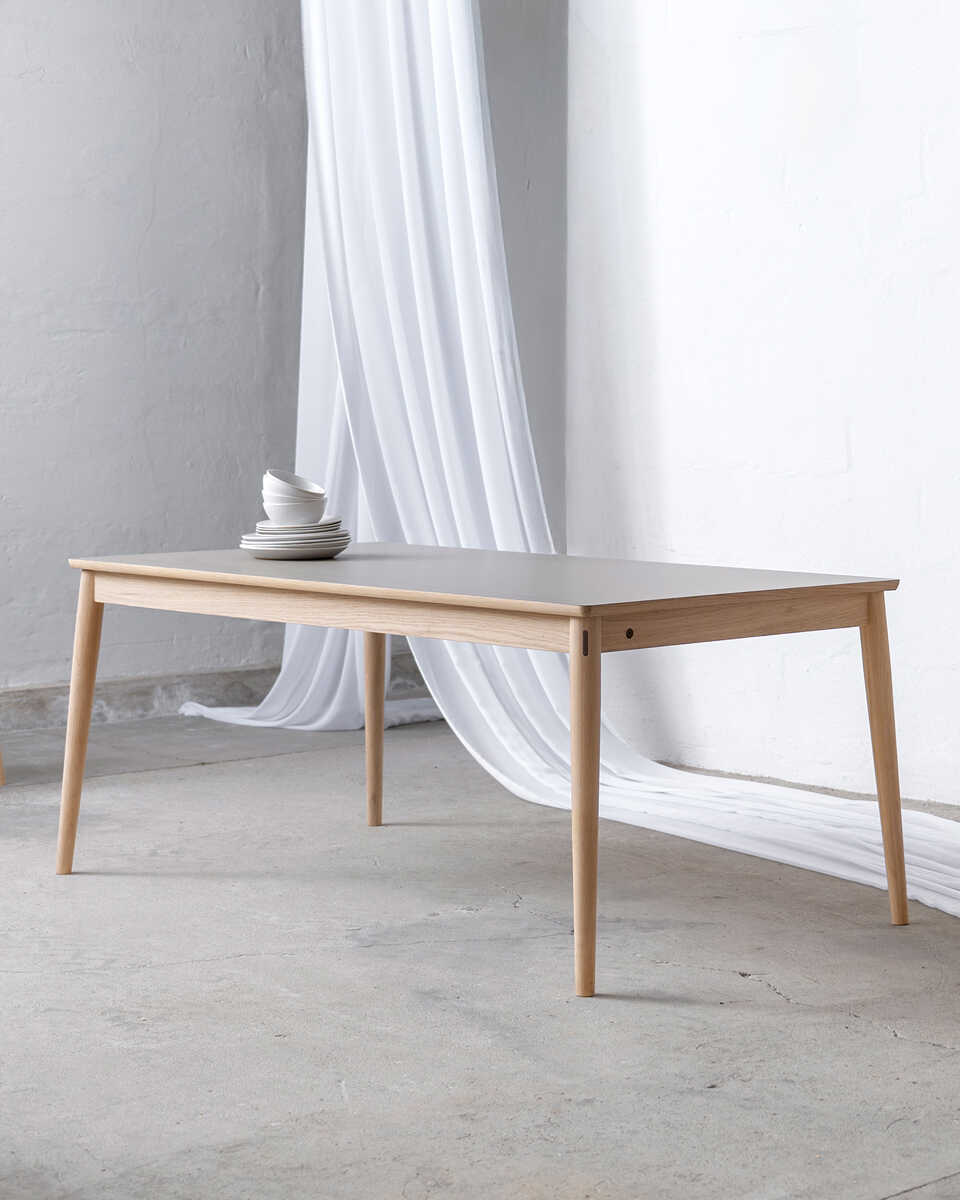 שולחן אוכל נפתח HIDE - Idana Furniture