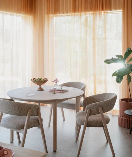 שולחן אוכל עגול נפתח Derrymore - Idana Furniture