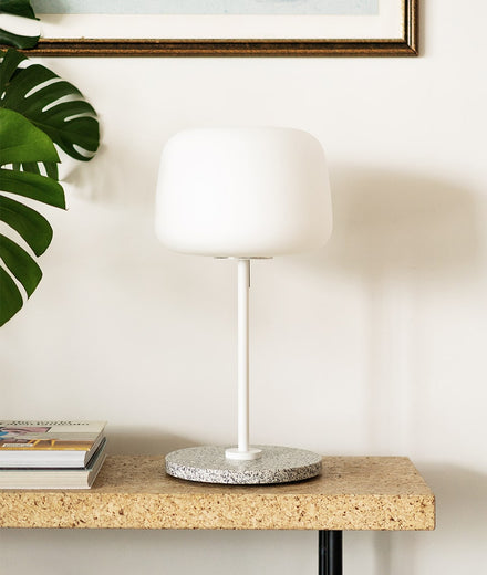 מנורת-שולחן-מעוצבת-נורדית-סקנדינבית-מנורת-קריאה-מנורת-לילה-עיצוב-הבית