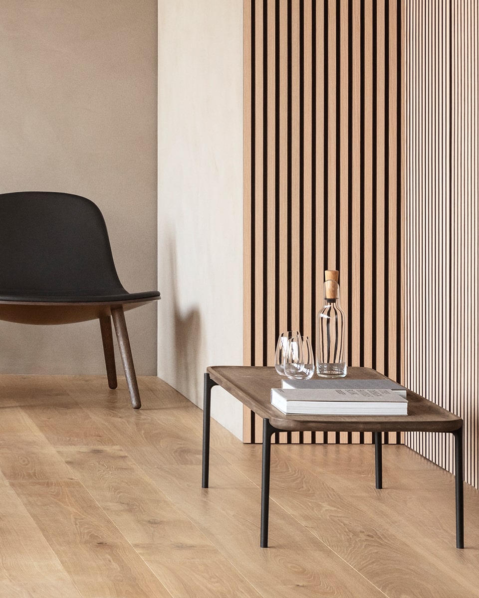 2-שולחן-סלון-קפה-מרובע-עם-פינות-מעוגלות-מעץ-מלא-בשילוב-מתכת-בסגנון-סקנדינבי-נורדי-גוון-אלון-מעוצב