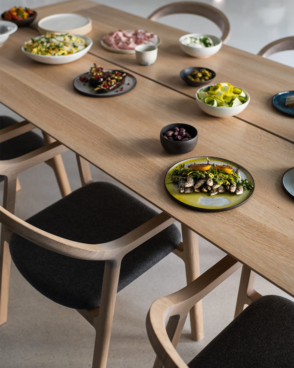 אוכל-שולחן-פינת-אוכל-עץ-מלא-שולחן מינימליסטי-בסגנון-נורדי-סקנדינבי