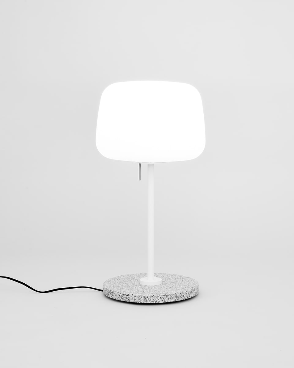 מנורת-שולחן-מעוצבת-נורדית-סקנדינבית-מנורת-קריאה-מנורת-לילה-עיצוב-הבית