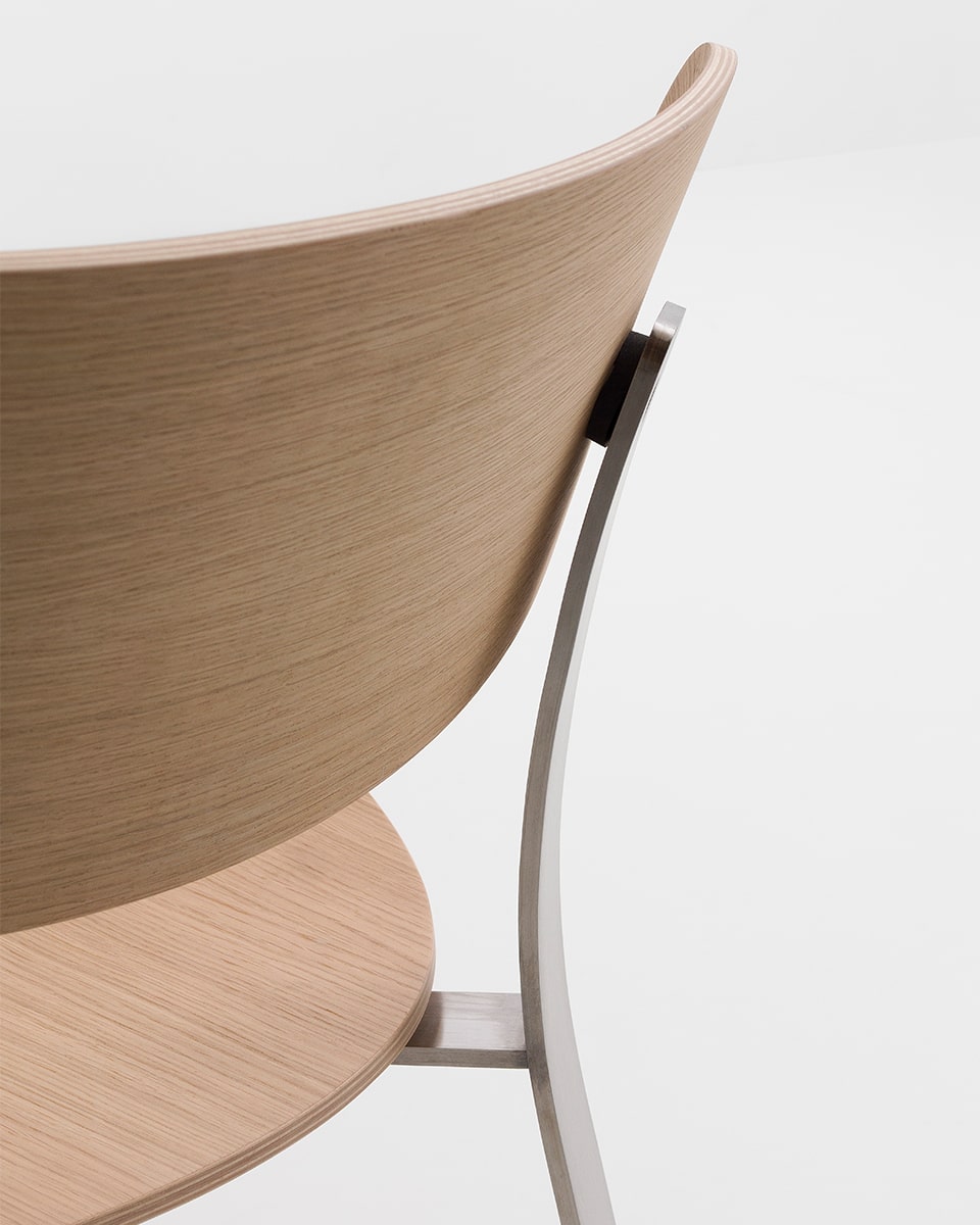 כסא-לאונג'-מינימליסטי-מעוצב-עץ-ומתכת-בסגנון-נורדי-סקנדינבי