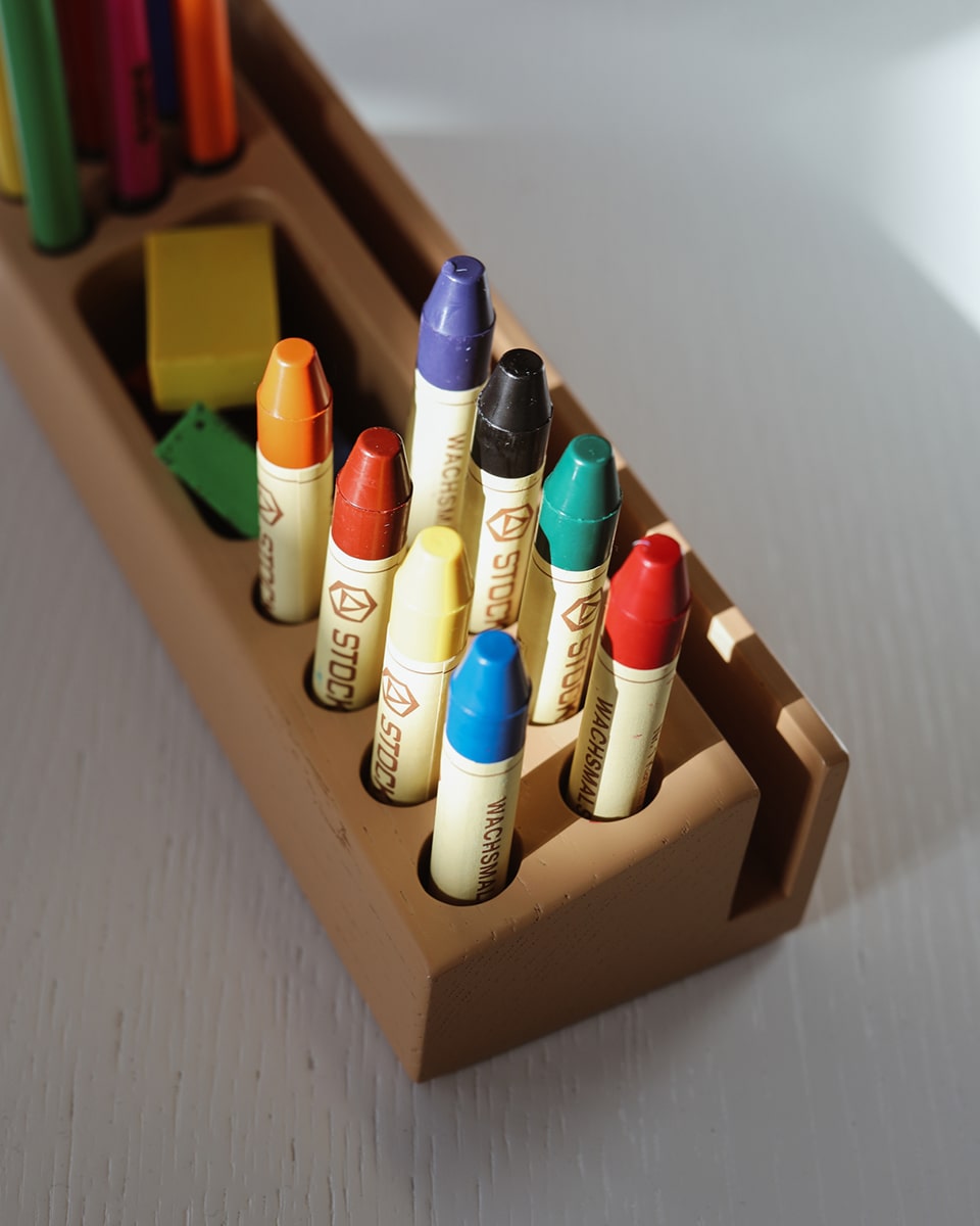 מעמד-עטים-לילדים-מעמד-כלי-כתיבה-עץ-עיצוב-נורדי-עיצוב-דני-כלי-כתיבה-מעמד-כלי-כתיבה-חדרי-ילדים