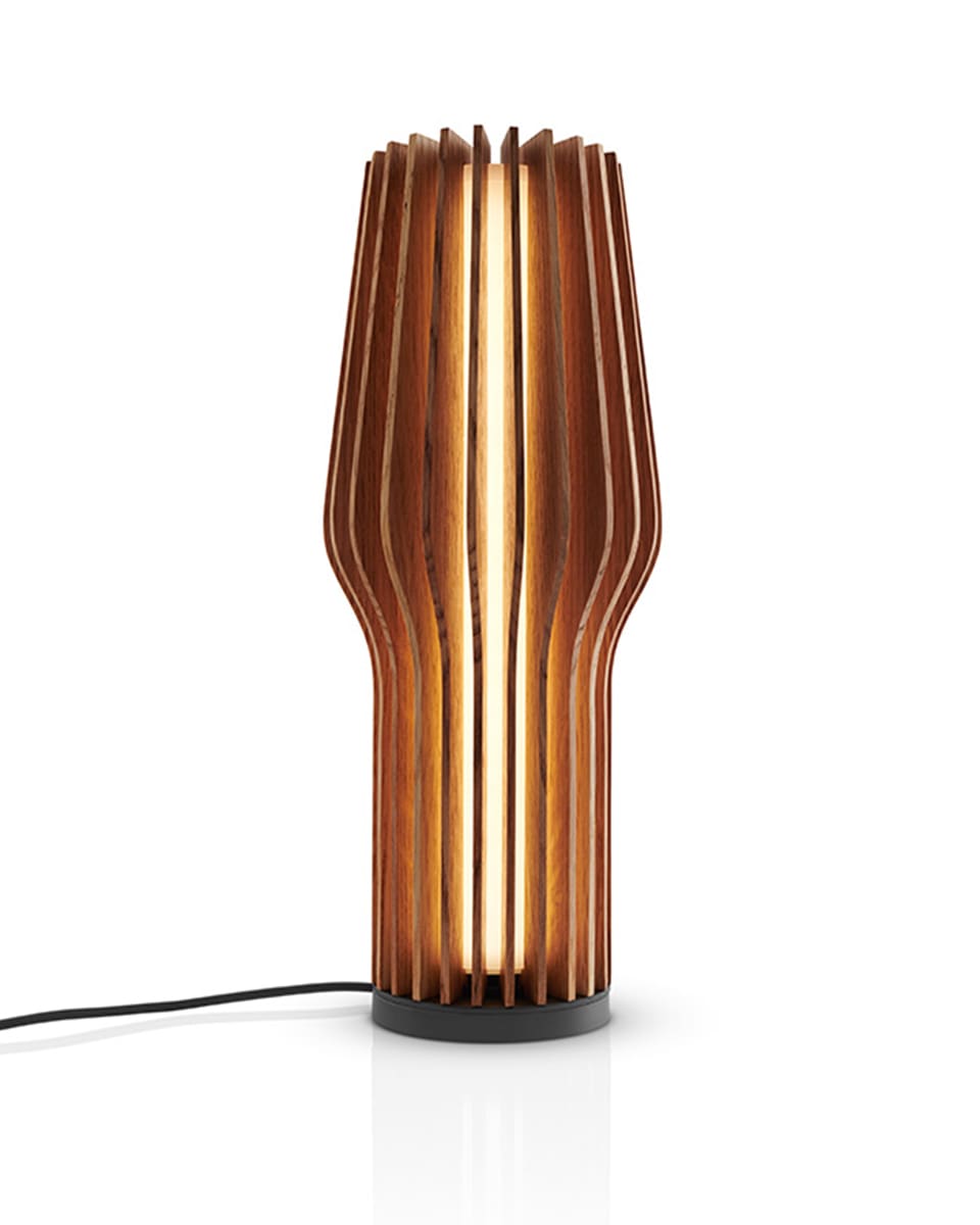 מנורת-שולחן-מעץ-בסגנון נורדי-סקנדינבי-מנורה-מעוצבת